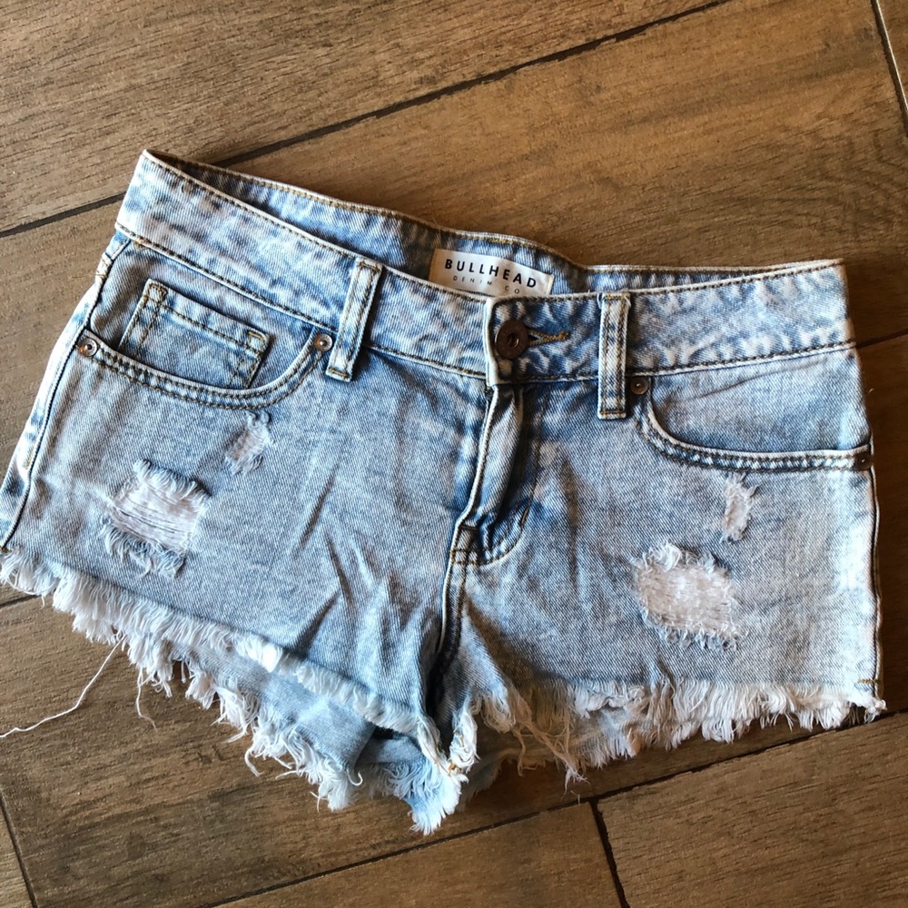 Bullhead distressed cutoff low rise denim shorts